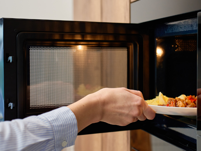 Cel mai bun cuptor cu microunde in 2026 pentru reîncălzire zilnică, 20-25 l și 700-900 W